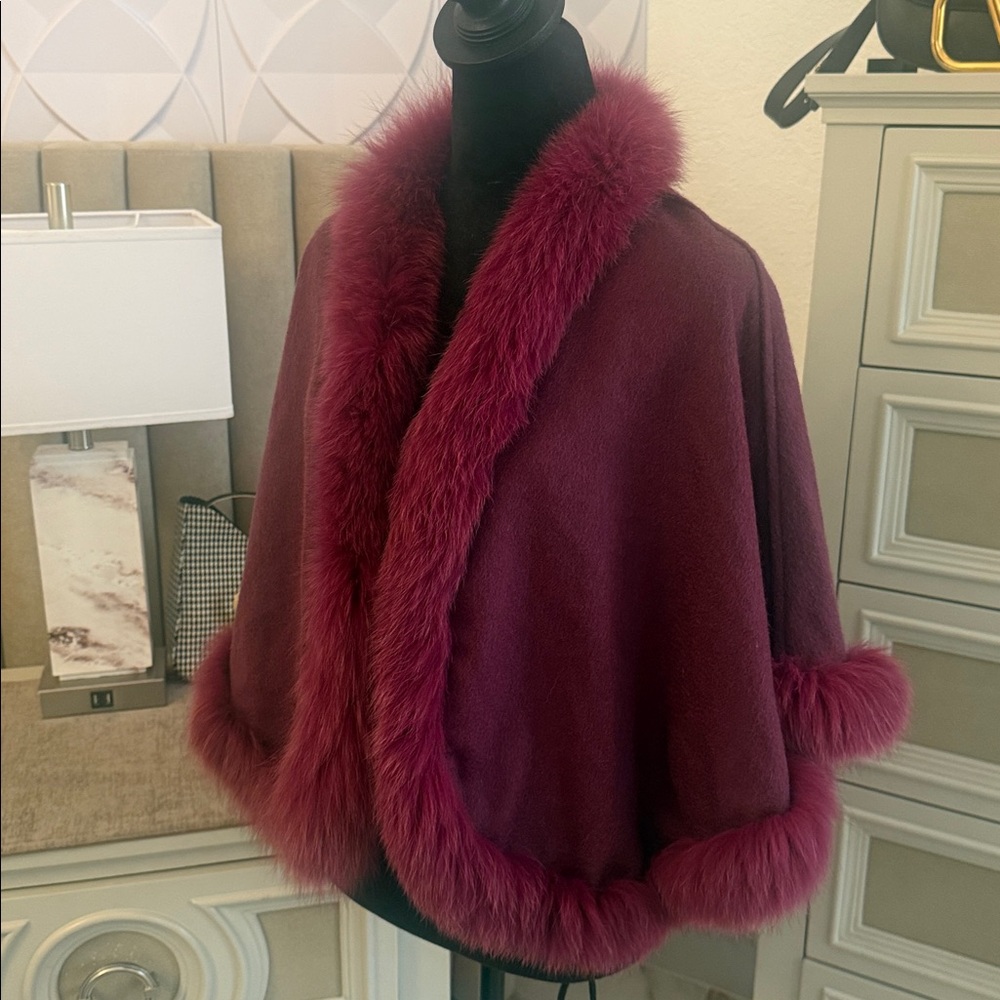 Givenchy Fox fur trimmed cape - Picture 3 of 9